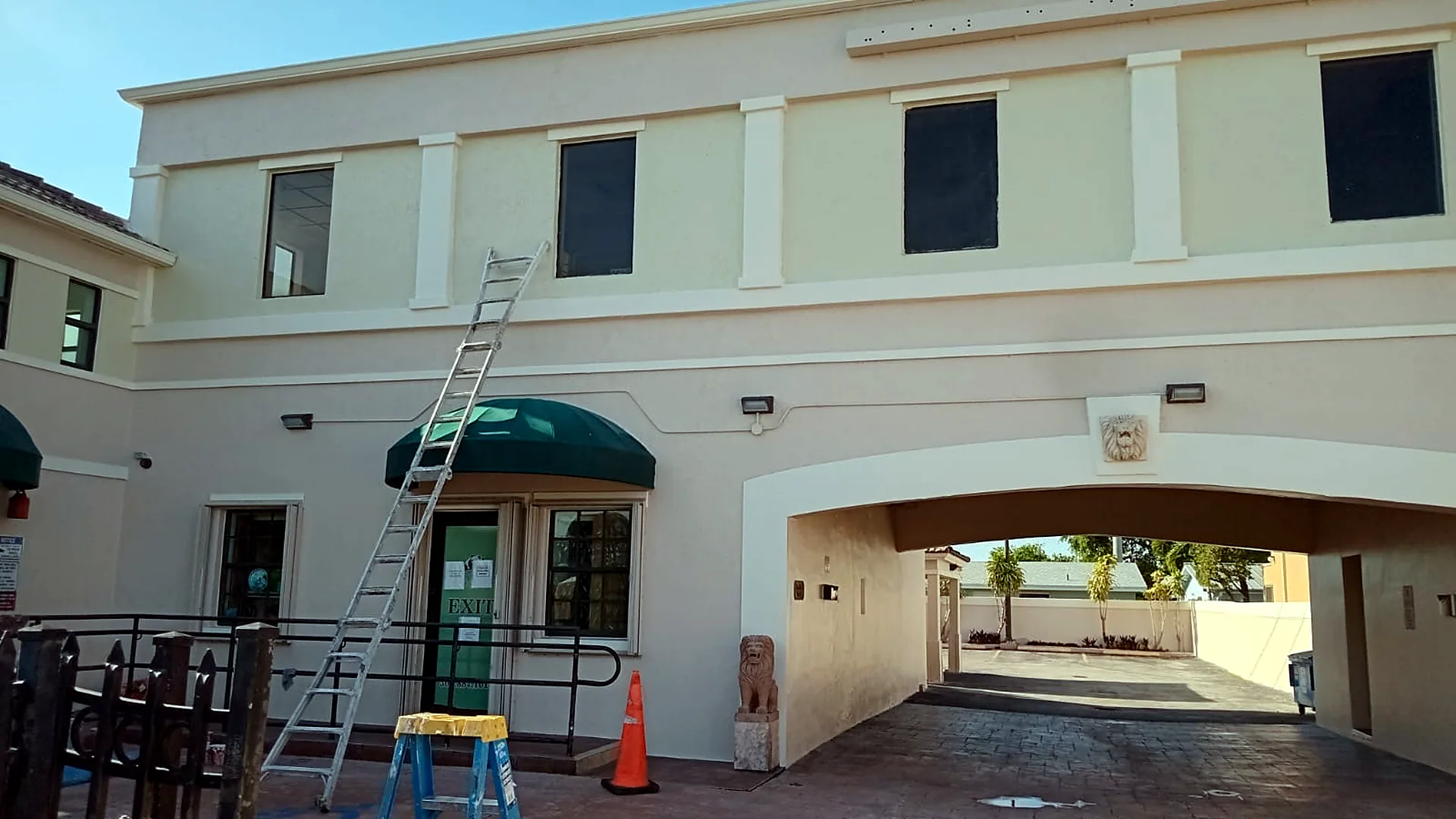 Exterior repaint of a Miami building by Economy House Painting